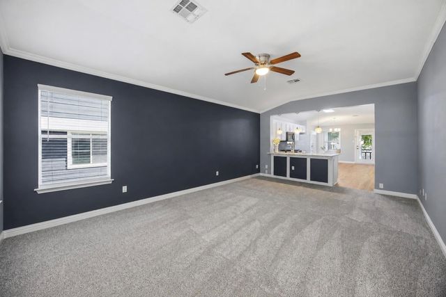 945 King Cotton LN, Round Rock, TX 78664