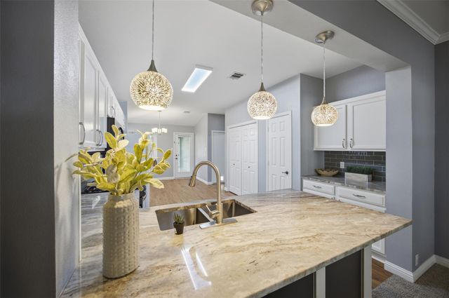 945 King Cotton LN, Round Rock, TX 78664