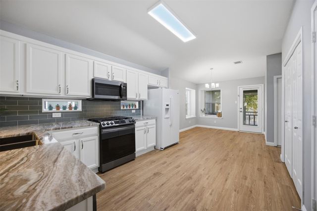 945 King Cotton LN, Round Rock, TX 78664