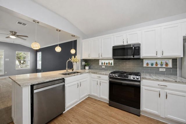945 King Cotton LN, Round Rock, TX 78664