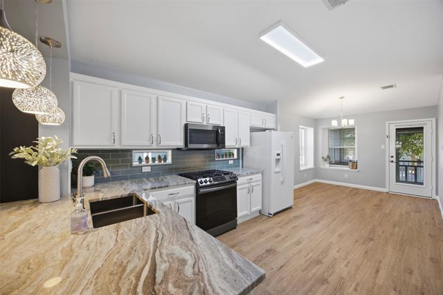 945 King Cotton LN, Round Rock, TX 78664
