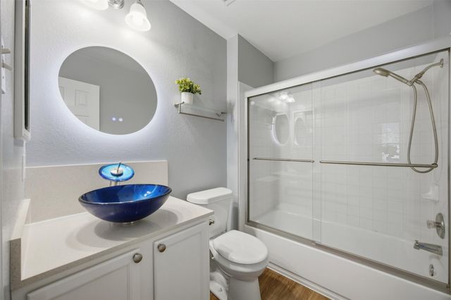 945 King Cotton LN, Round Rock, TX 78664