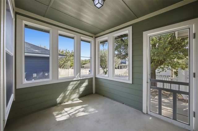 945 King Cotton LN, Round Rock, TX 78664
