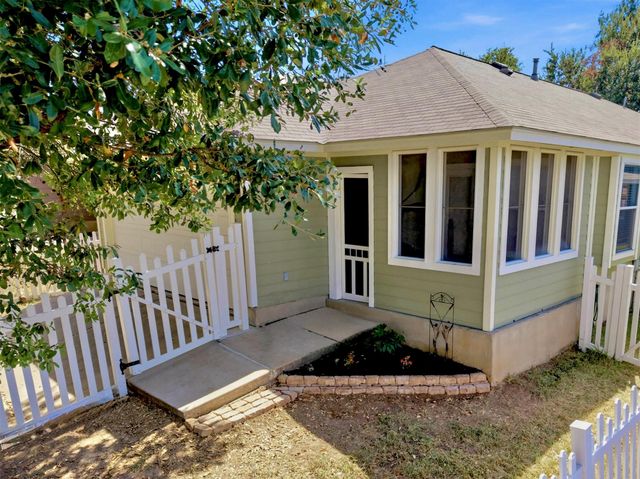 945 King Cotton LN, Round Rock, TX 78664