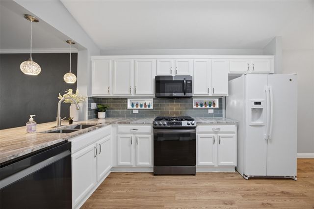 945 King Cotton LN, Round Rock, TX 78664