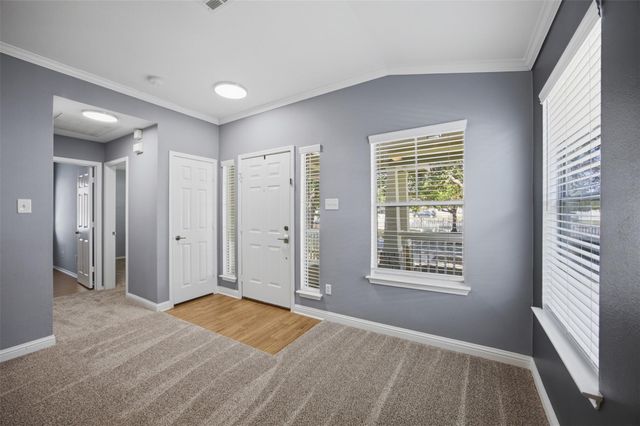 945 King Cotton LN, Round Rock, TX 78664