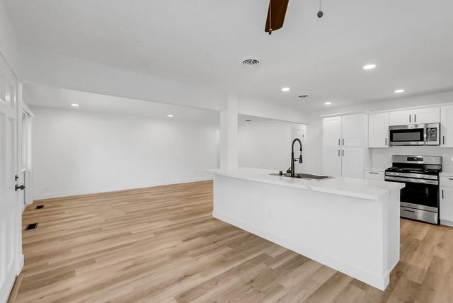 1860 Lucerne, Stockton, CA 95203