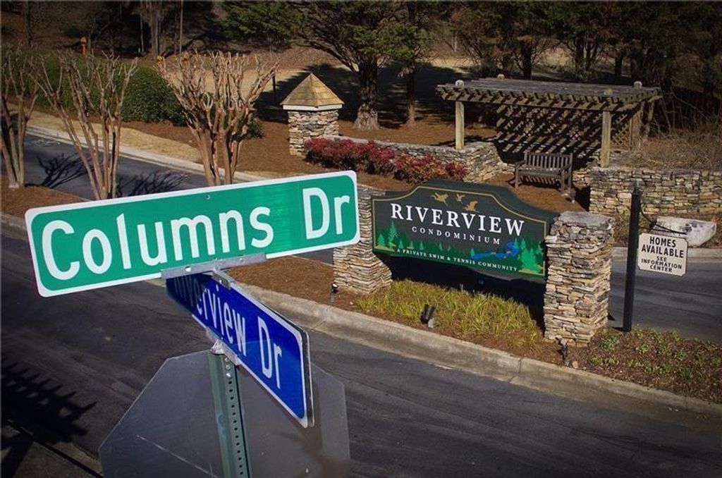 1406 Riverview SE Drive, Marietta, GA 30067