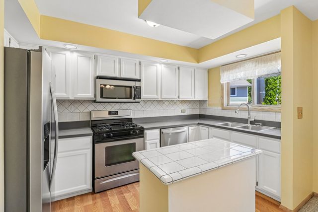 782 Highview Court C, Antioch, IL 60002