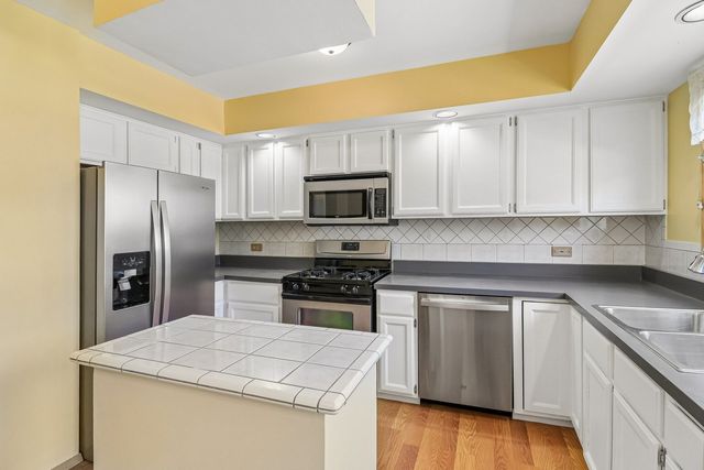 782 Highview Court C, Antioch, IL 60002