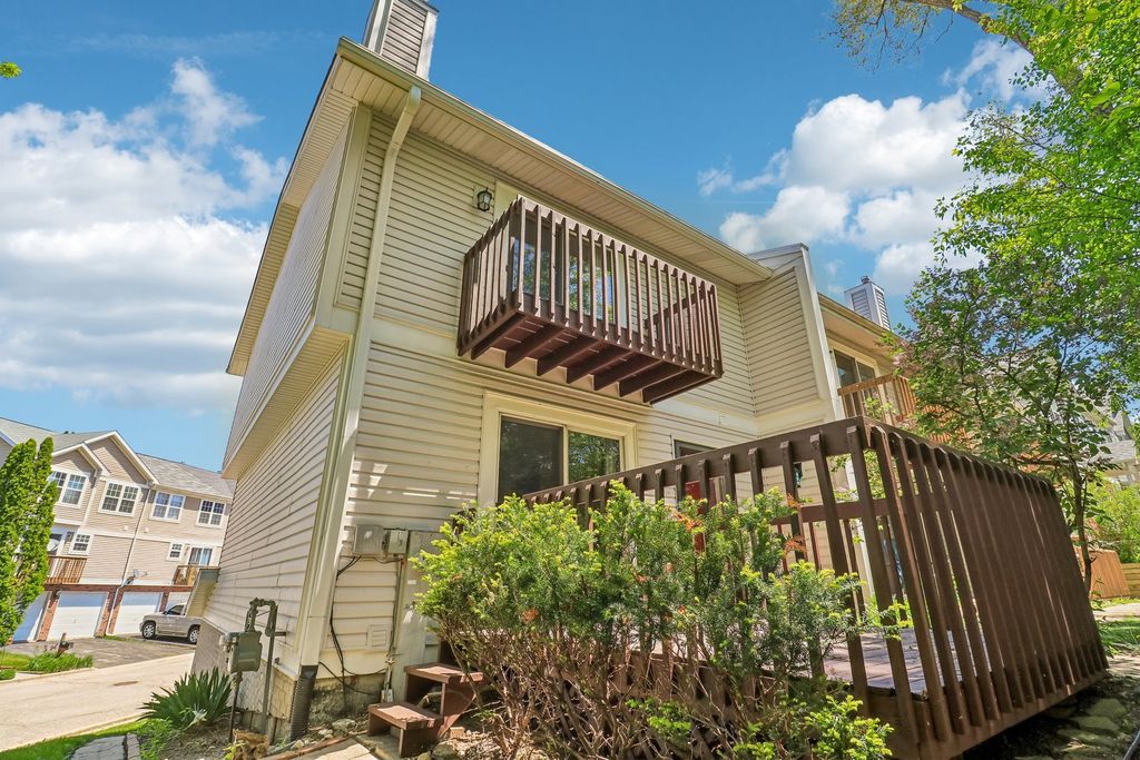 782 Highview Court C, Antioch, IL 60002