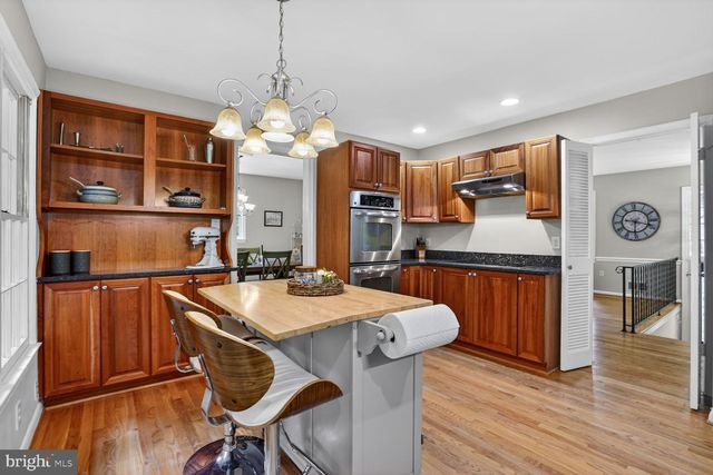5024 PORTSMOUTH RD, Fairfax, VA 22032