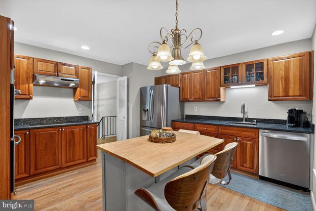 5024 PORTSMOUTH RD, Fairfax, VA 22032