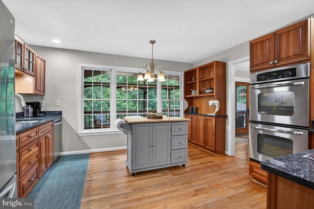 5024 PORTSMOUTH RD, Fairfax, VA 22032