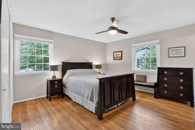 5024 PORTSMOUTH RD, Fairfax, VA 22032