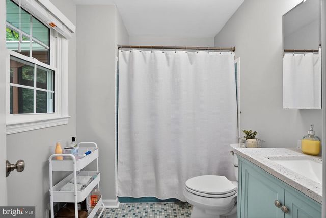 5024 PORTSMOUTH RD, Fairfax, VA 22032