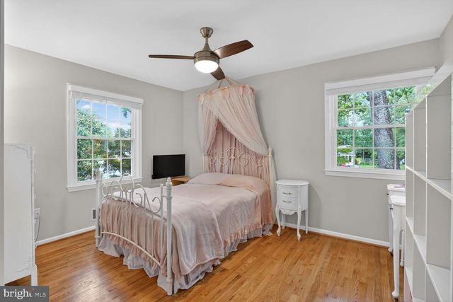 5024 PORTSMOUTH RD, Fairfax, VA 22032
