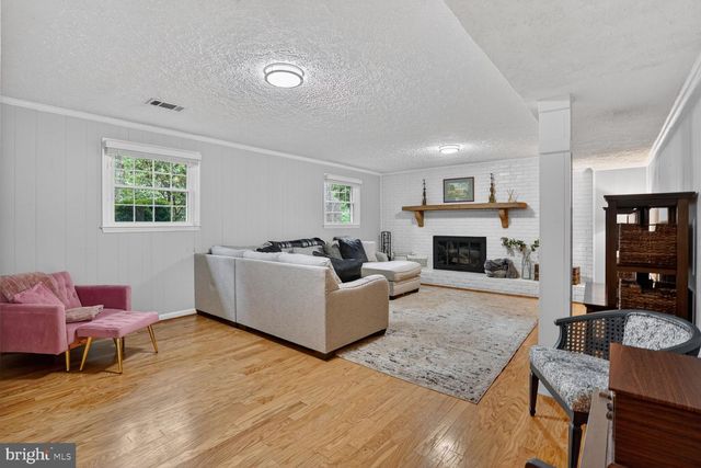 5024 PORTSMOUTH RD, Fairfax, VA 22032
