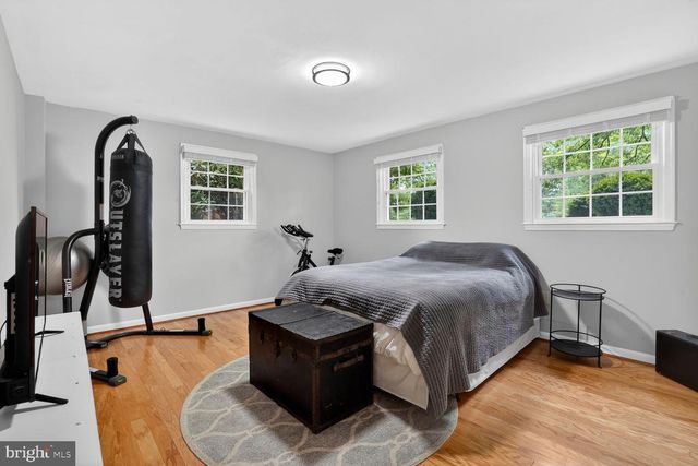 5024 PORTSMOUTH RD, Fairfax, VA 22032