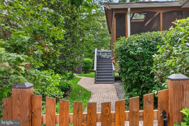 5024 PORTSMOUTH RD, Fairfax, VA 22032