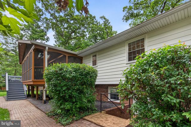 5024 PORTSMOUTH RD, Fairfax, VA 22032