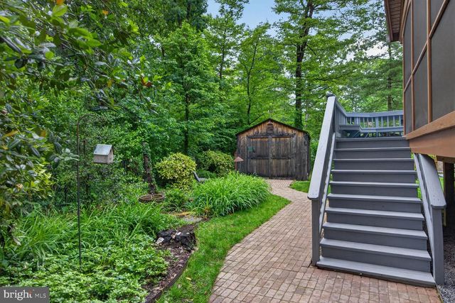 5024 PORTSMOUTH RD, Fairfax, VA 22032