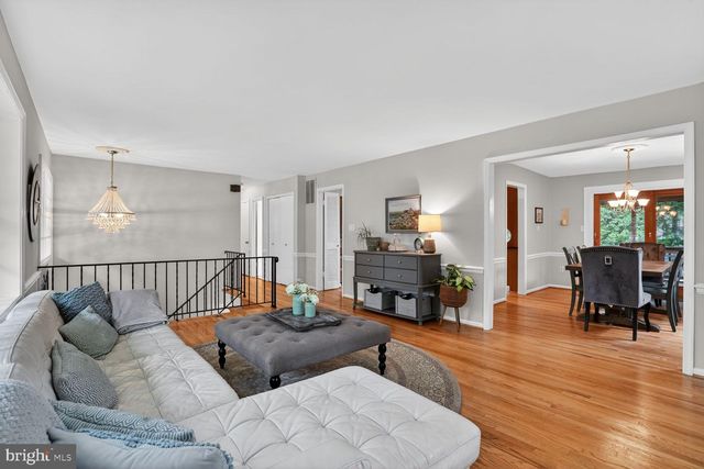 5024 PORTSMOUTH RD, Fairfax, VA 22032