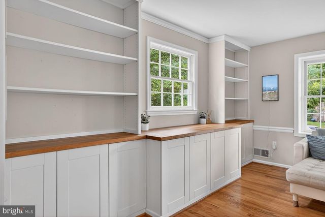 5024 PORTSMOUTH RD, Fairfax, VA 22032