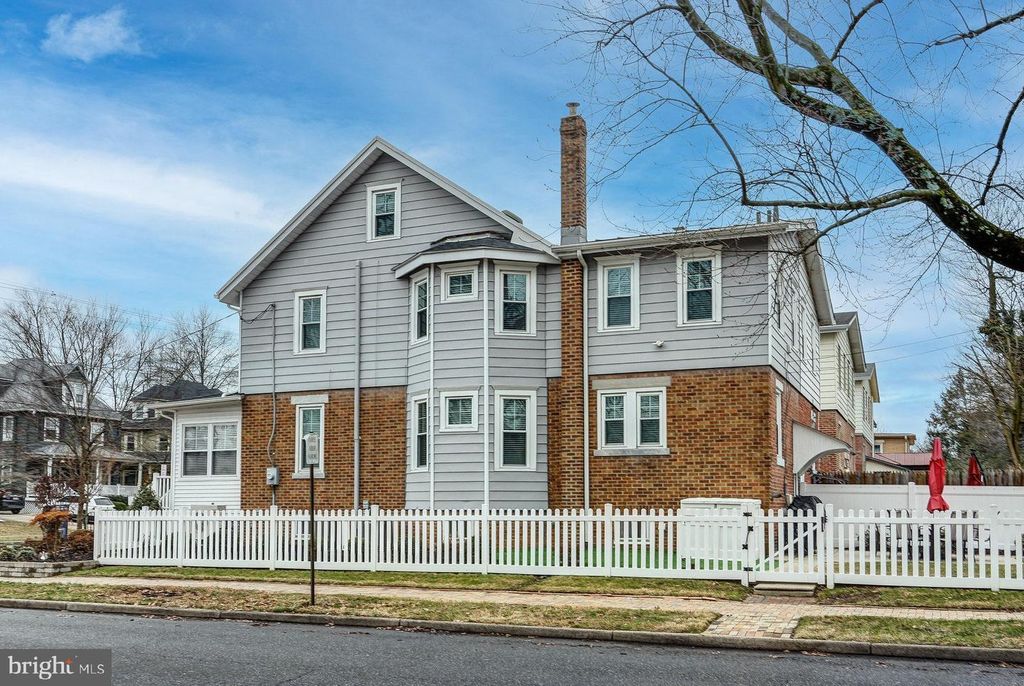 Image 2 of property listing at 13 W EUCLID AVE, Haddonfield, NJ 08033