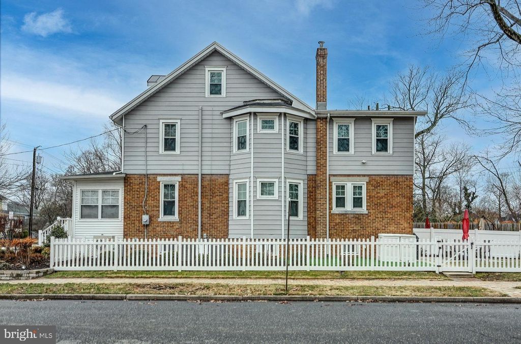 Image 3 of property listing at 13 W EUCLID AVE, Haddonfield, NJ 08033