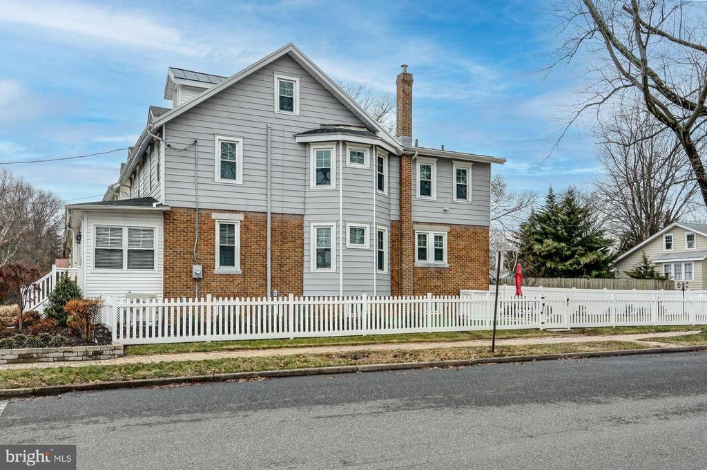 Image 4 of property listing at 13 W EUCLID AVE, Haddonfield, NJ 08033