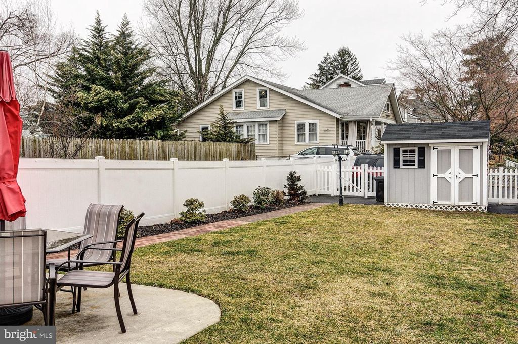 Image 6 of property listing at 13 W EUCLID AVE, Haddonfield, NJ 08033