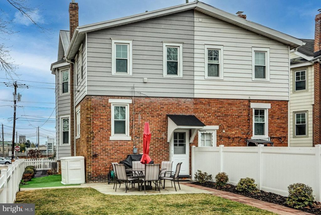 Image 7 of property listing at 13 W EUCLID AVE, Haddonfield, NJ 08033