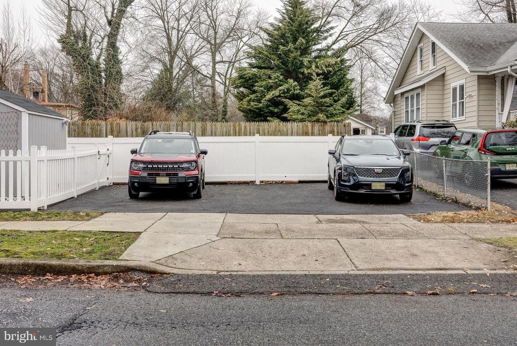 Image 9 of property listing at 13 W EUCLID AVE, Haddonfield, NJ 08033