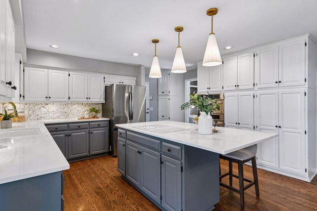 3015 Olive Lane N, Plymouth, MN 55447