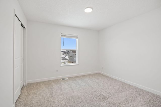 18310 Gladiator Drive, Lakeville, MN 55068