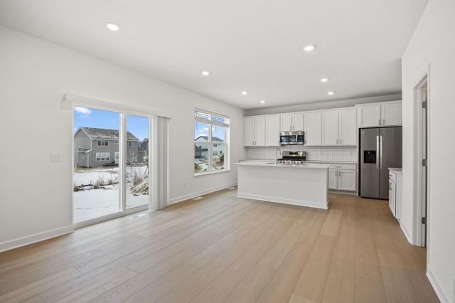 18310 Gladiator Drive, Lakeville, MN 55068