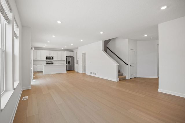 18310 Gladiator Drive, Lakeville, MN 55068