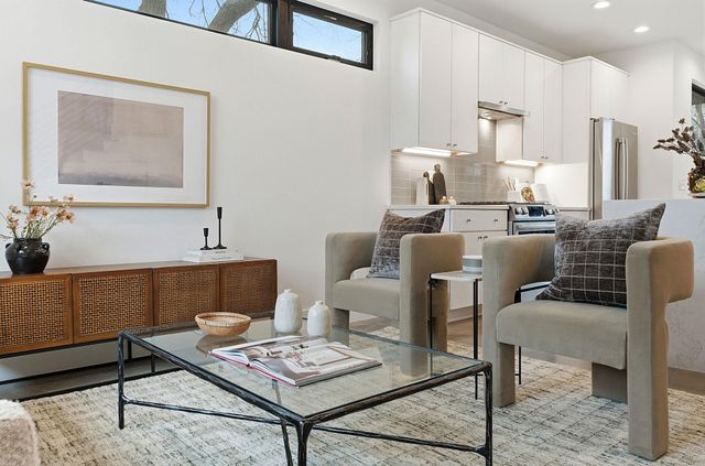 2411 Santa Rosa ST A, Austin, TX 78702