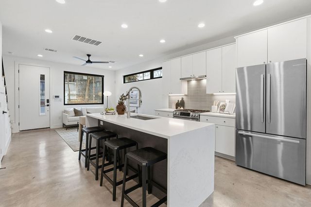 2411 Santa Rosa ST A, Austin, TX 78702