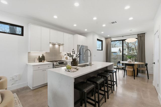 2411 Santa Rosa ST A, Austin, TX 78702