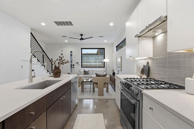 2411 Santa Rosa ST A, Austin, TX 78702