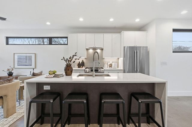 2411 Santa Rosa ST A, Austin, TX 78702