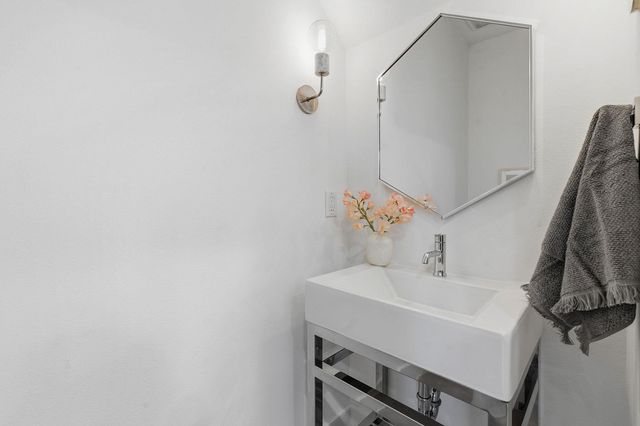 2411 Santa Rosa ST A, Austin, TX 78702