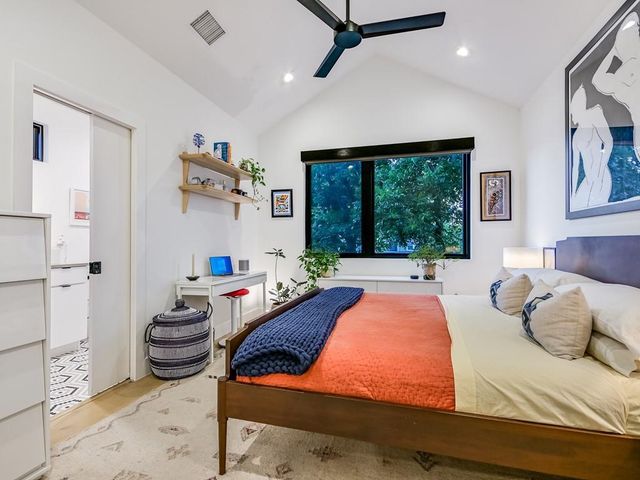 2411 Santa Rosa ST A, Austin, TX 78702