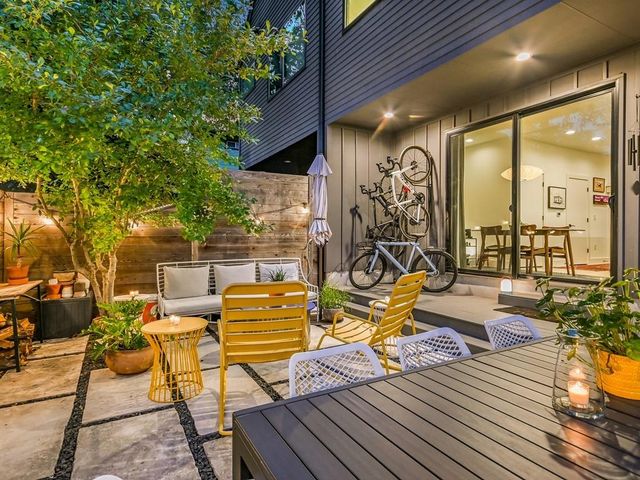 2411 Santa Rosa ST A, Austin, TX 78702