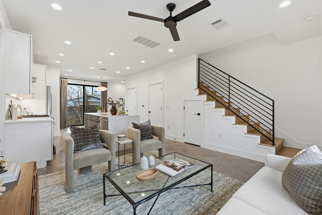 2411 Santa Rosa ST A, Austin, TX 78702