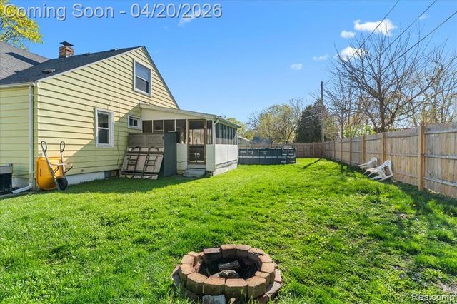 1232 Bel Air Drive, Flint, MI 48507