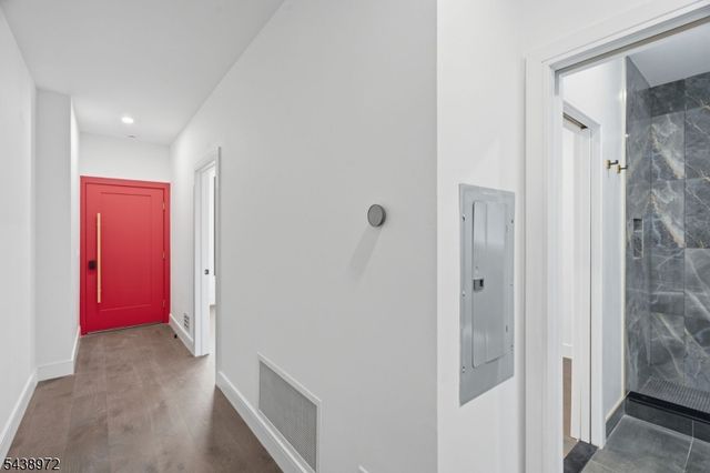 9 Minerva St 1, Jersey City, NJ 07304