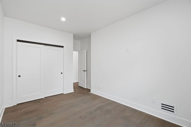 9 Minerva St 1, Jersey City, NJ 07304